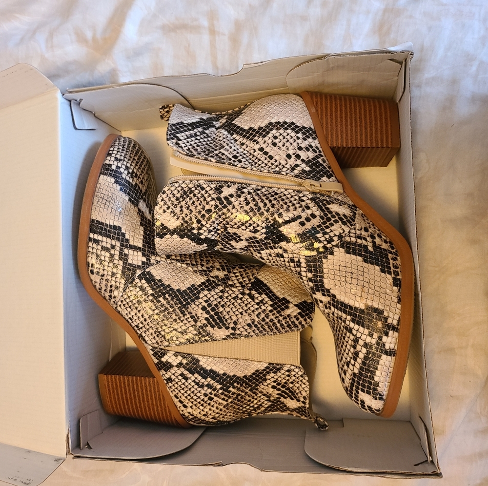 Torrid snake print wooden heel ankle bootie 10.5W